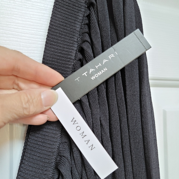 T Tahari, Black, Knit, Pleated, pull on Skirt, 3X NWT - Picture 3 of 5